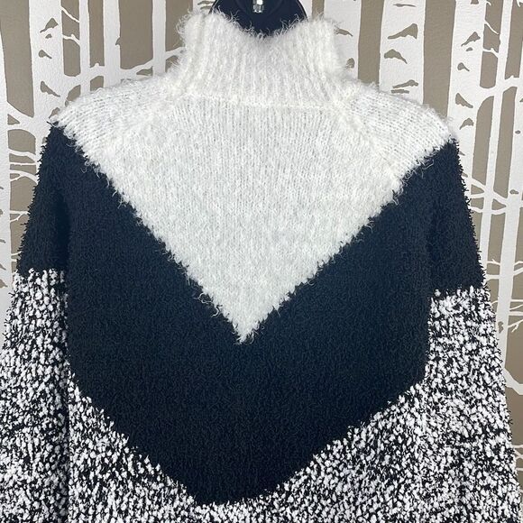 Bar III Black & White Eyelash & Popcorn Mixed Knit Mock Neck Sweater sz S - Picture 7 of 11